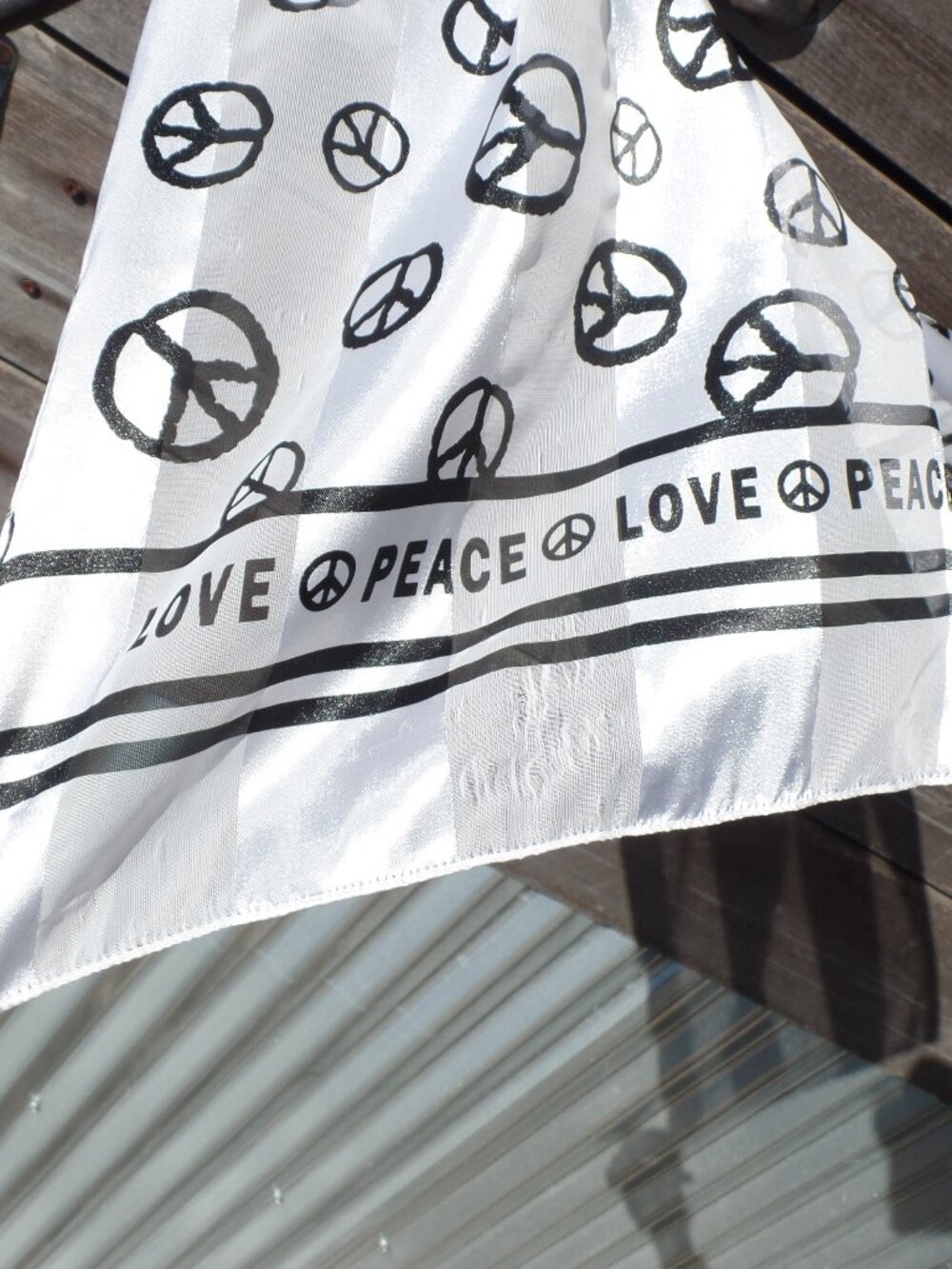 PEACE LOVE Scarf - Picture 5 of 10